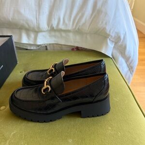 Black Crocodile Pattern Loafers